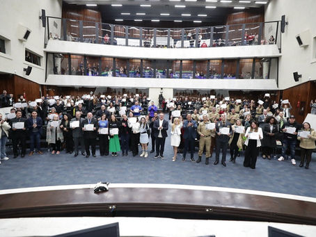 DEPUTADO ALISSON E ASSEMBLEIA LEGISLATIVA HOMENAGEIAM AGENTES QUE PROMOVEM A INCLUSÃO NO PARANÁ