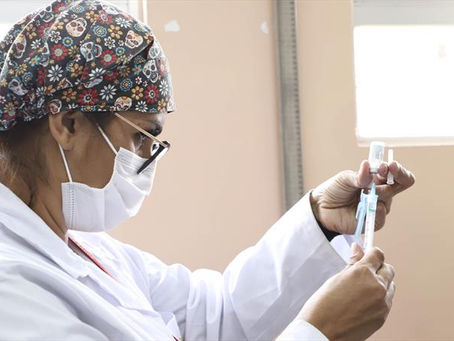 Saúde convoca 25 mil pessoas para receber a vacina anticovid nesta sexta-feira