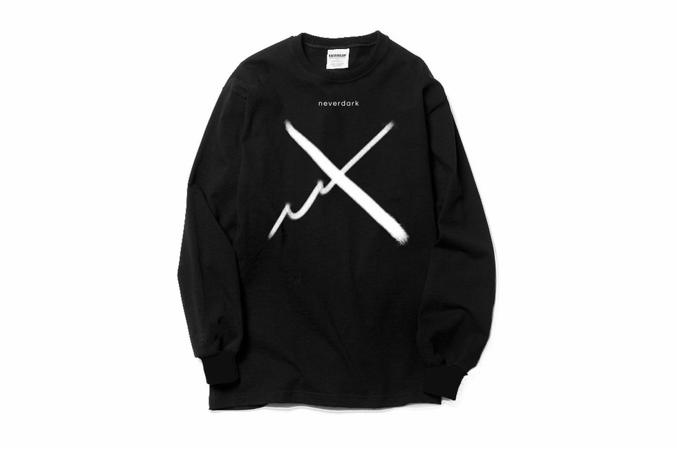 neverdark_sweatshirt_3_white.png