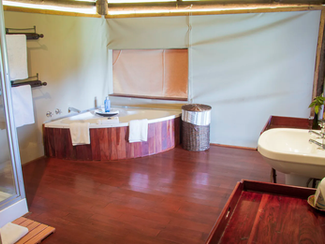 Ivory Lodge Bathroom