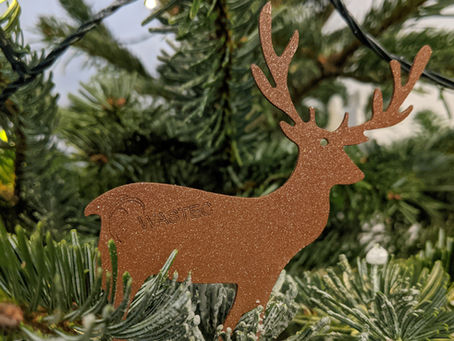 Wasserstrahlschneiden mit Gravur – Hirschmotiv und WASTEC-Logo