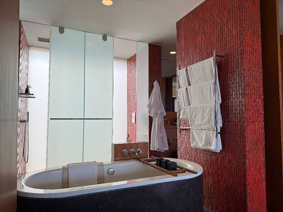 Anantara 清邁度假村浴室獨立浴缸 — 清邁同志友善五星飯店設施