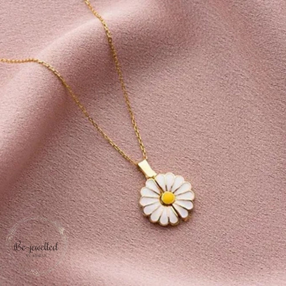 Personalised daisy necklace engravable flower pendant