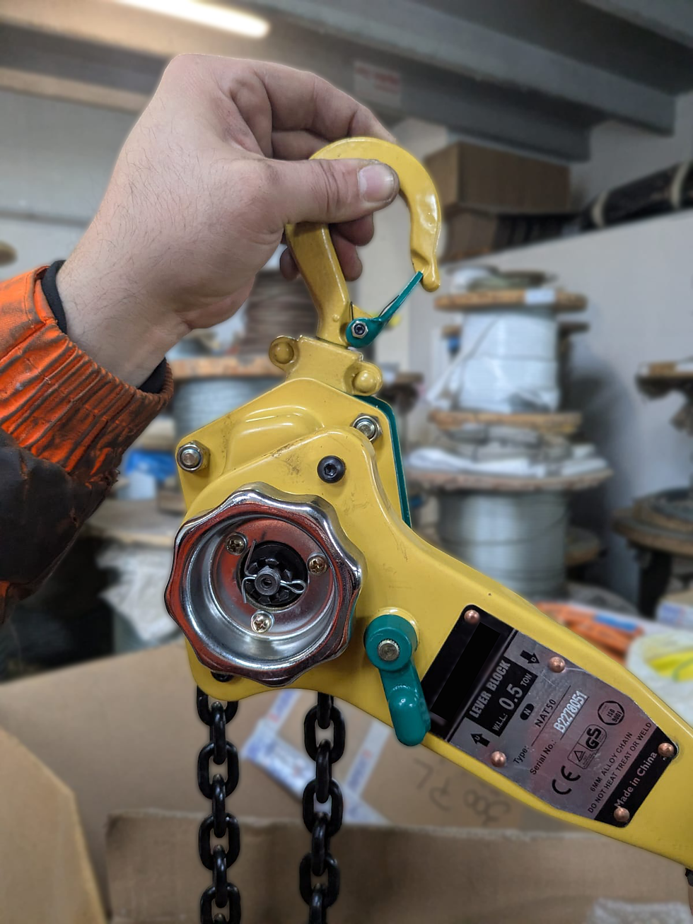 Paranco a catena a leva manuale.