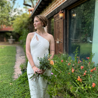 Elegant bride at a garden wedding venue near Tucson, Arizona
