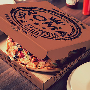 ROMA CAFE PIZZA BOX.jpg