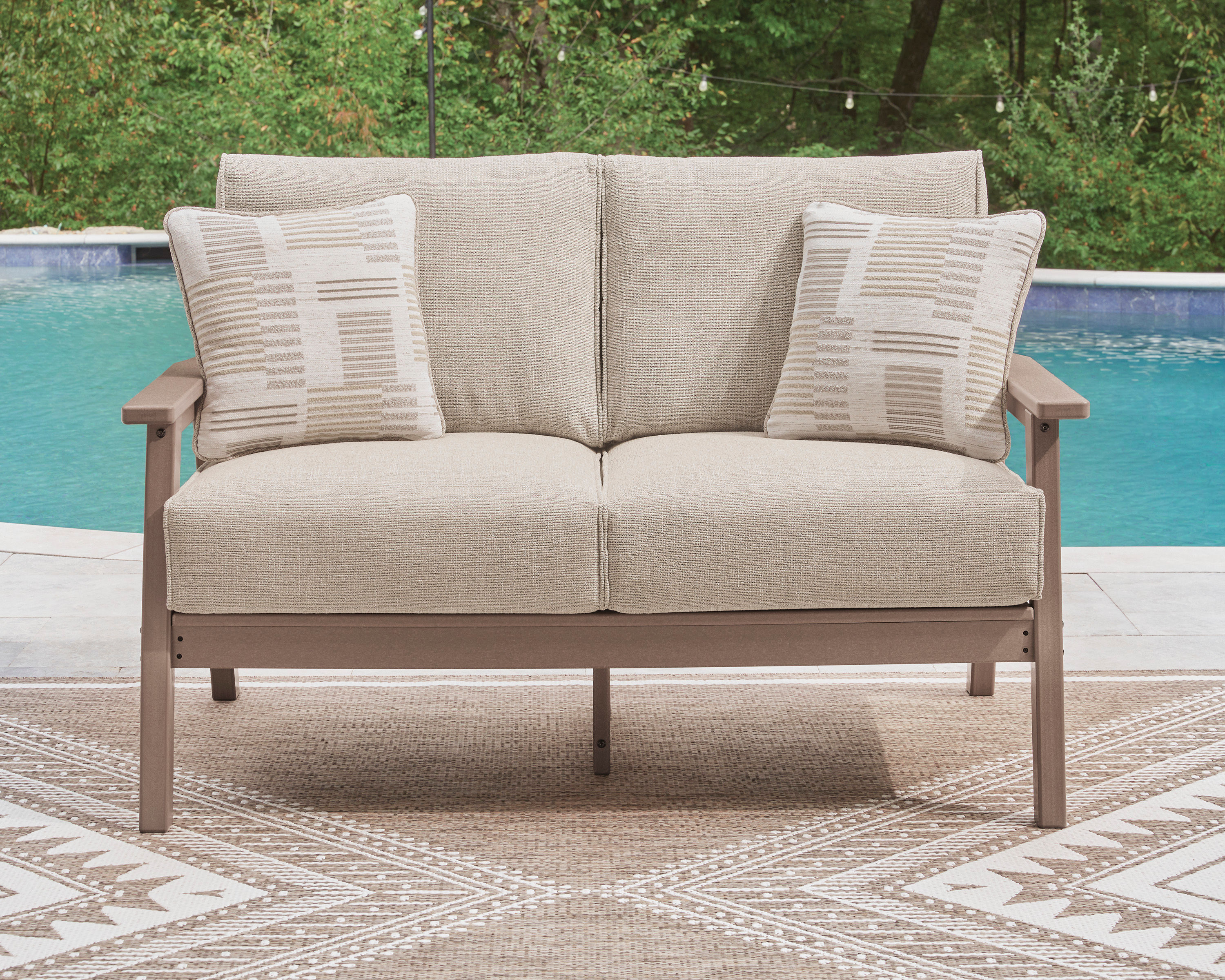 Grover Beach Loveseat w/ Cushion