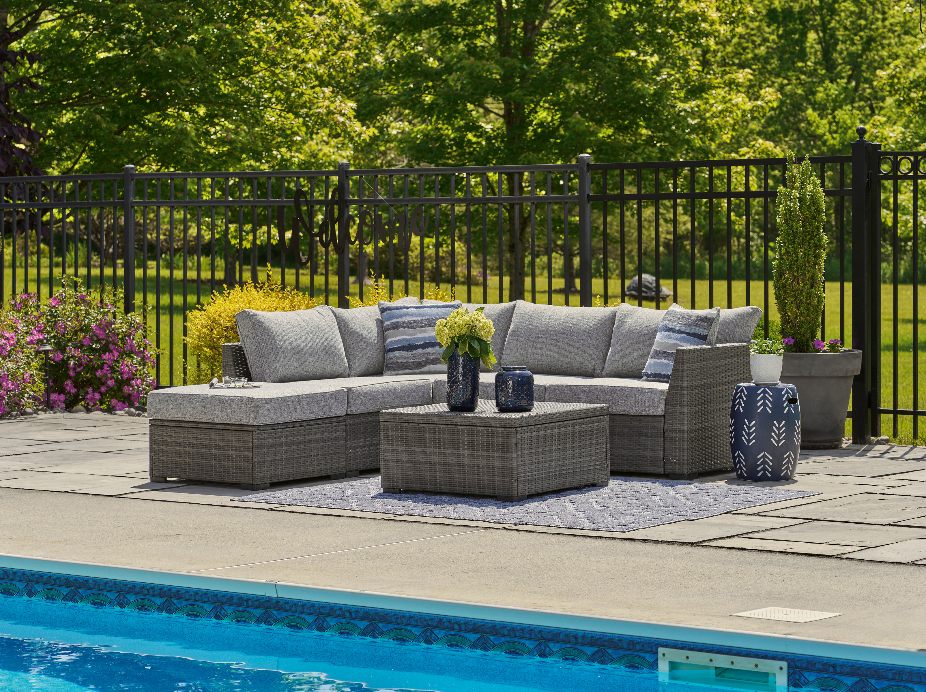 Petal Road Gray Outdoor Sectional 4-PC Set