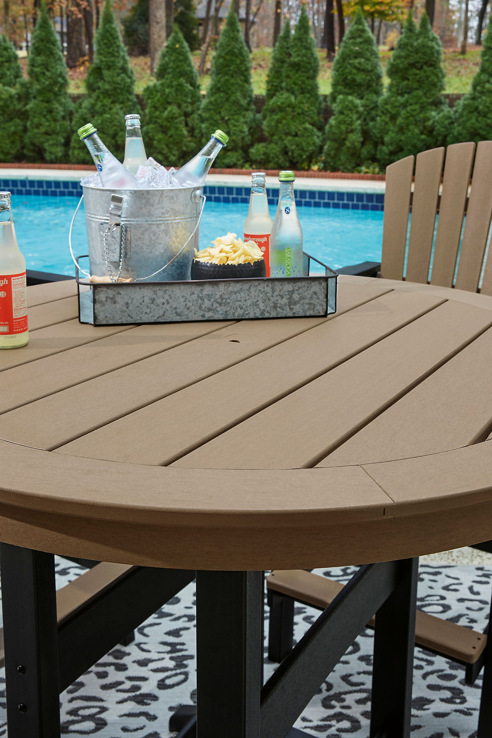 Thumbnail: Fairen Trail Round Bar Table & 4 Barstools