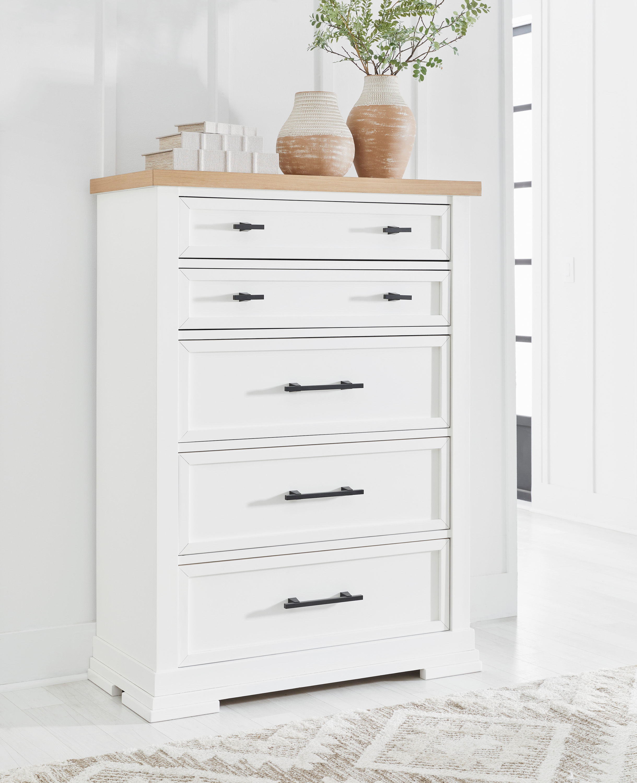 Ashbryn White Chest of Drawers