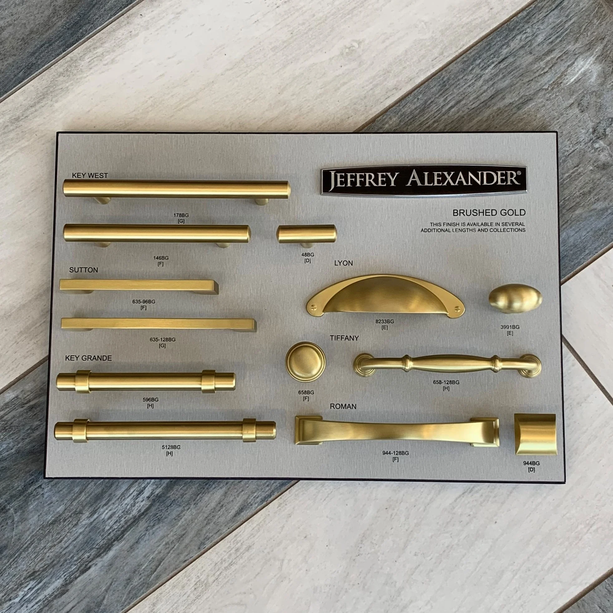 Cabinet-hardware-gold.webp