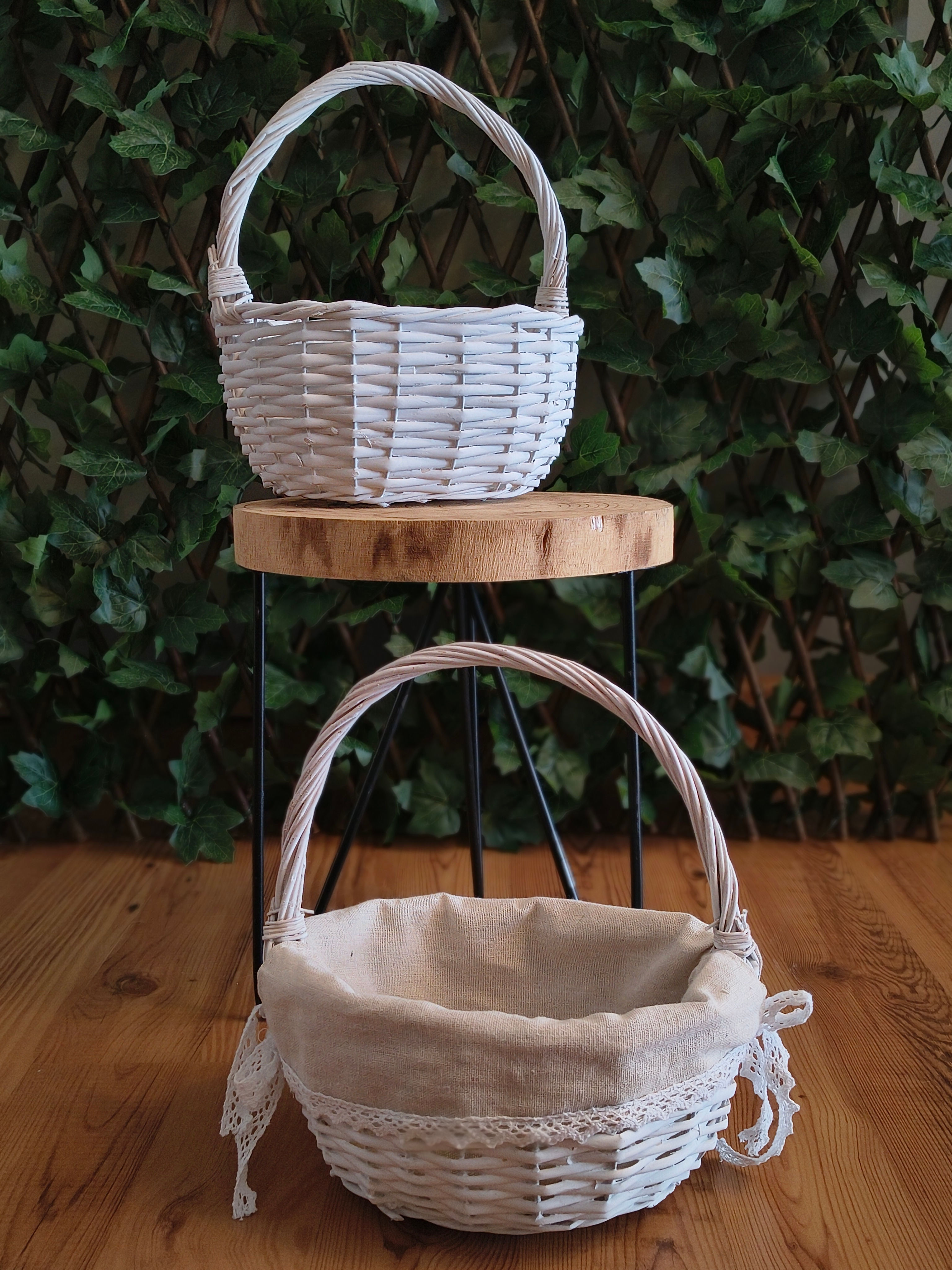 Košík - bílý, oválný s krajkou i bez