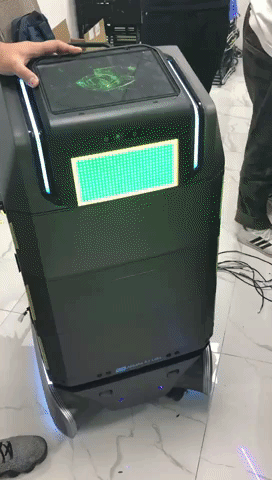 將板子放在機器人上.gif
