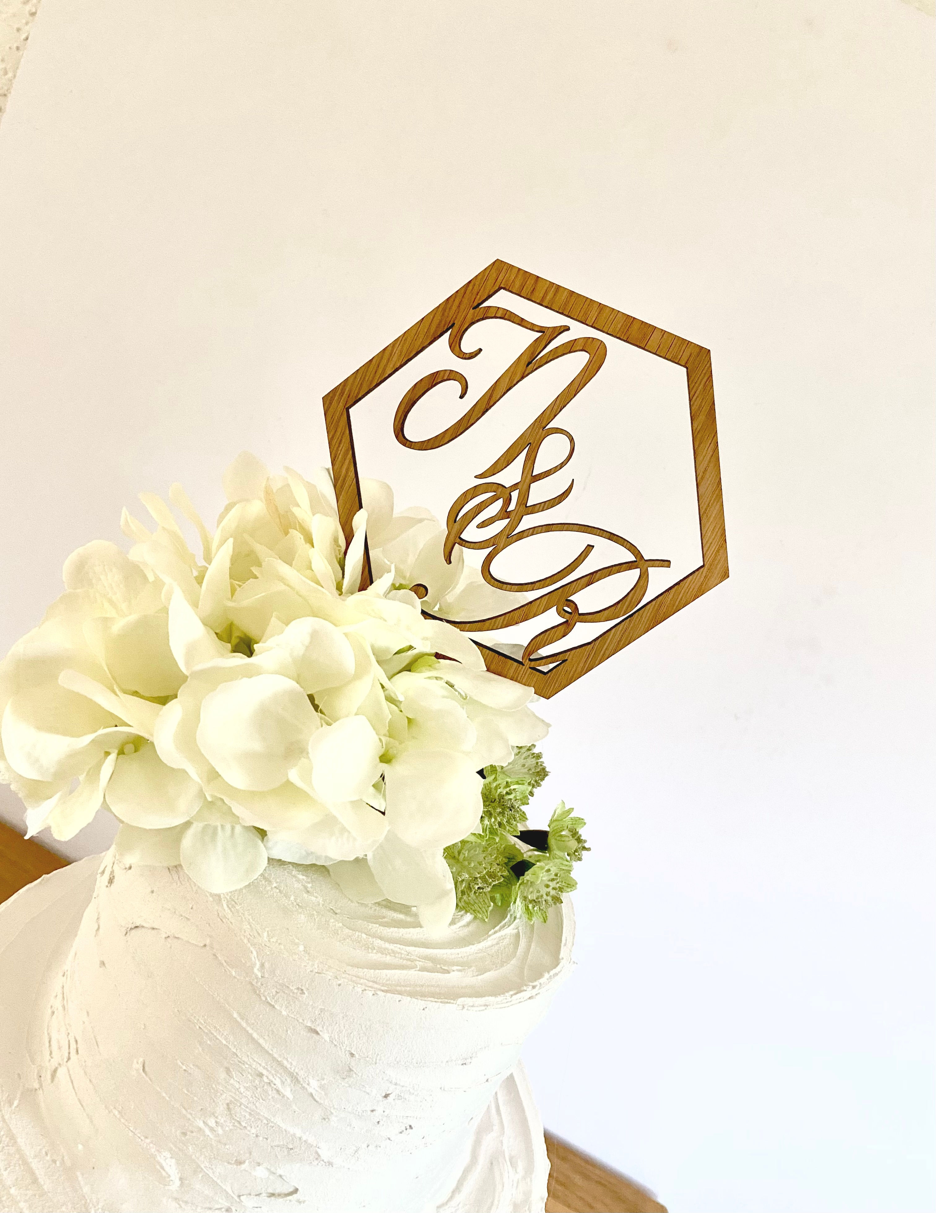 Personalised Cake Topper - Circle/Hexagon shape with names or initials