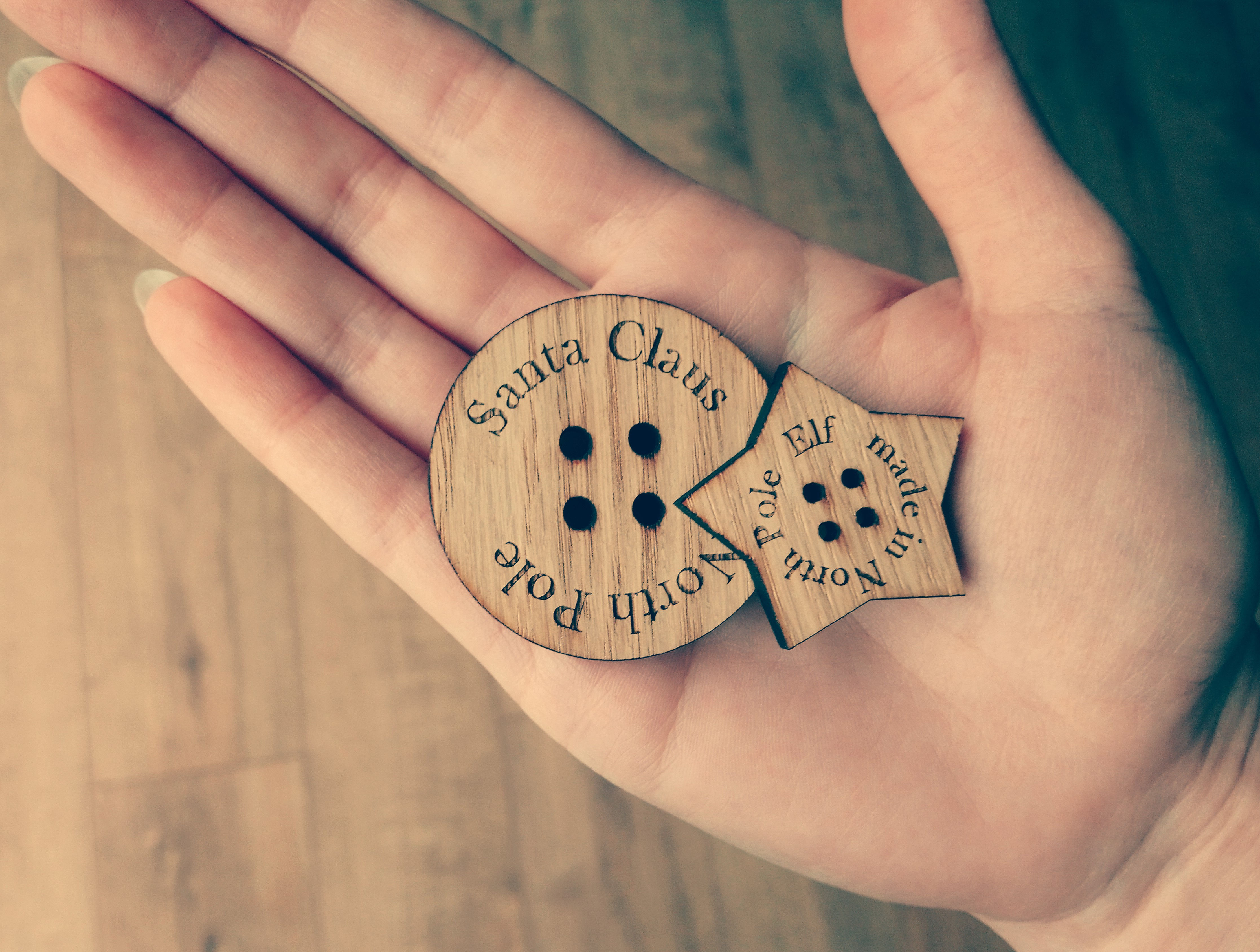 Santa's lost button - Oak button - Elf's Lost button