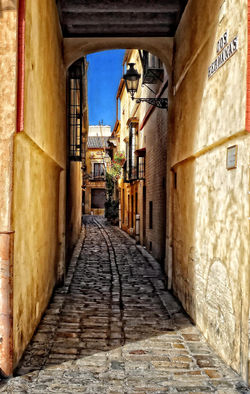 Calle Dos Hermanas