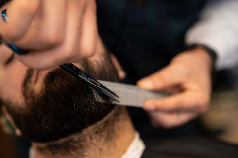 transform yourself to a gentleman with the best shaving salon here at Düsseldorf Deutschland