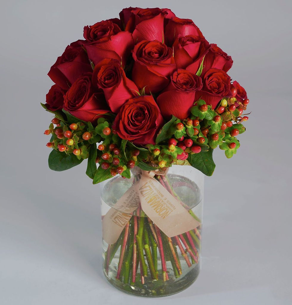 Miniatura: Bouquet de rosas con hipericum