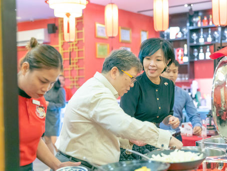 We had a wonderful gathering of Singaporeans celebrating Singapore's 60th National Day at Dim Sum Emperors Toul Kork St 566. The Singapore Ambassador attended, and we enjoyed Singaporean hawker food favorites including rojak, laksa, cheese kueh, popiah, otah-otah, fried carrot cake and more.