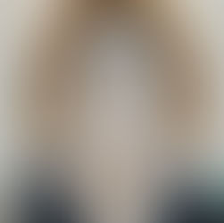 Transform your hair into an icy pearl blonde with our Kuşadası balayage expert ✨ A natural and luxurious look with root highlighting and ash blonde balayage. Book an appointment for professional hair styling.  