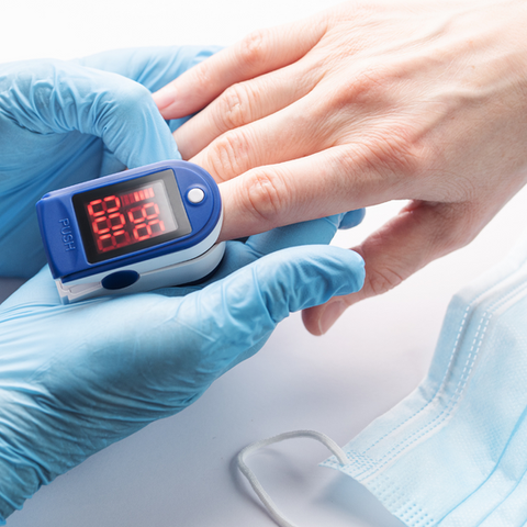 measuring oxygen levels a patient that needs oxygen therapy