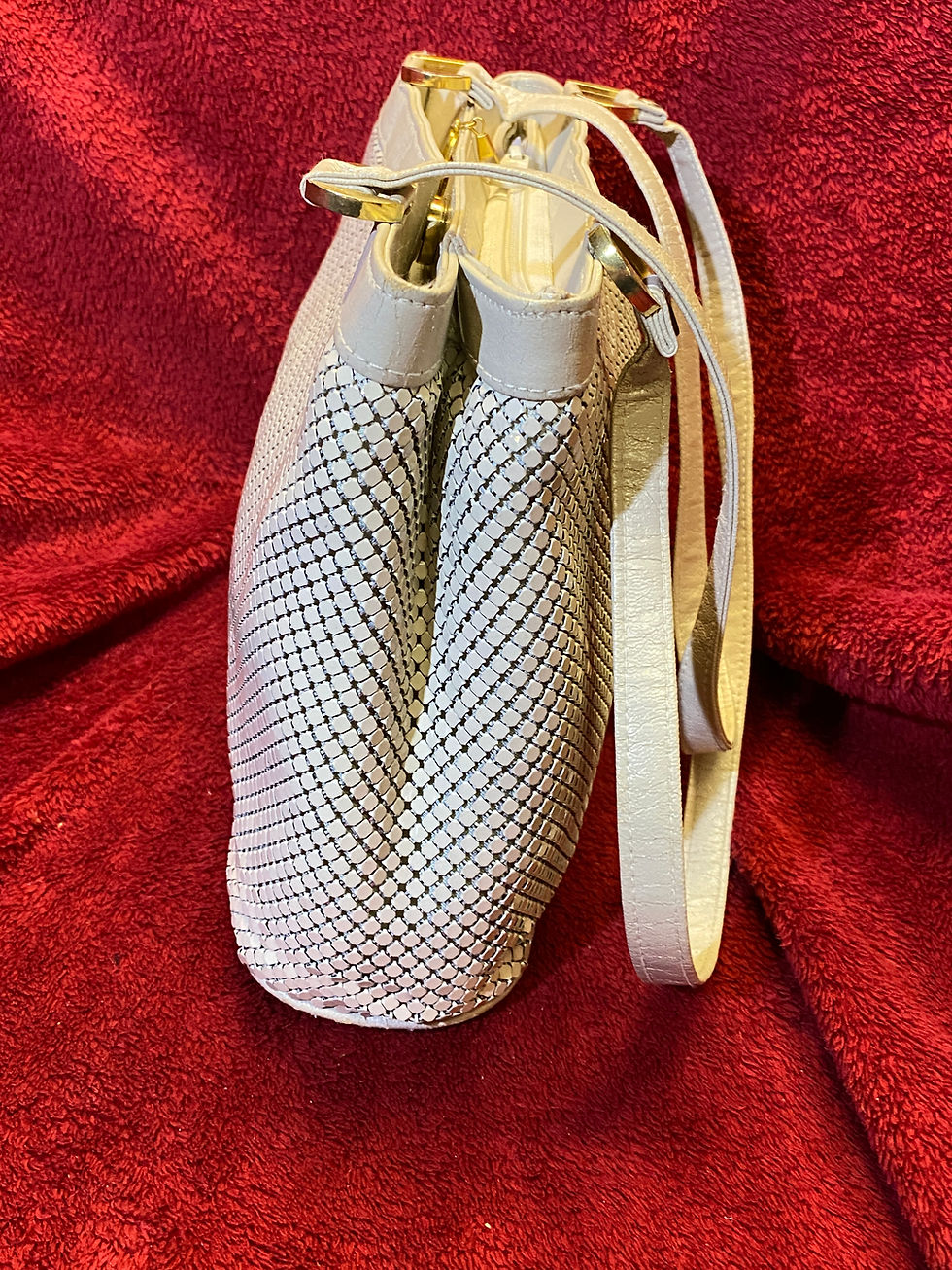 Thumbnail: Vintage diamond-mesh handbag