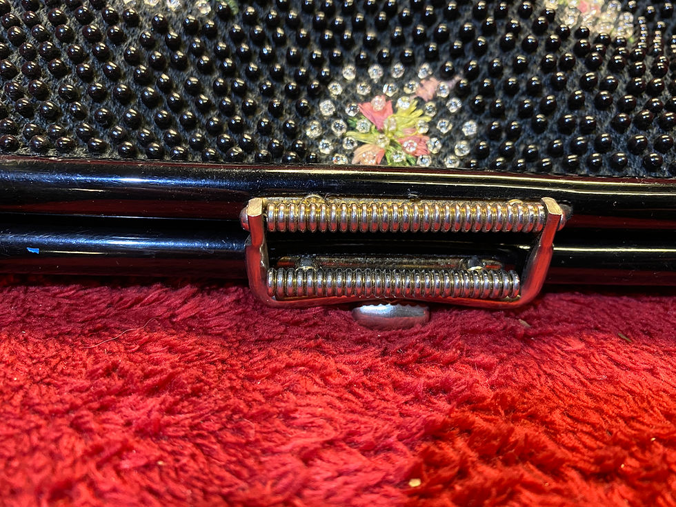 Thumbnail: Vintage Corde-Bead purse