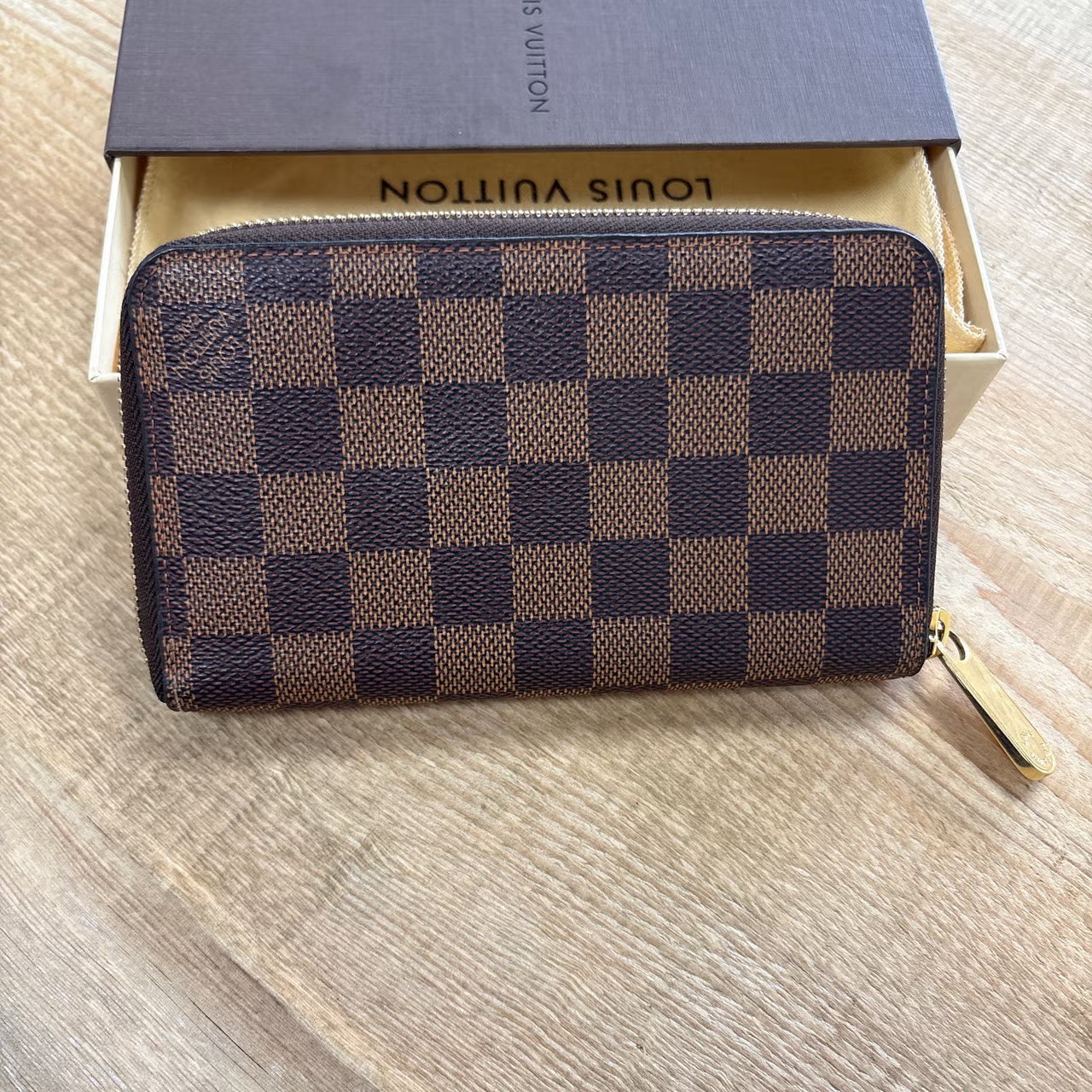 Damier Ebene Zippy wallet