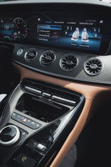 Interior de automóvel Mercedes-Benz, computador de bordo