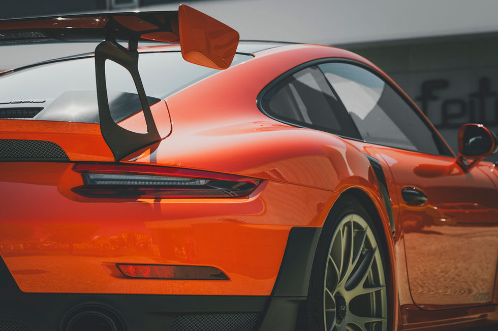 Fotografia automotiva de carro desportivo de luxo Porsche GT 2 RS cor de laranja