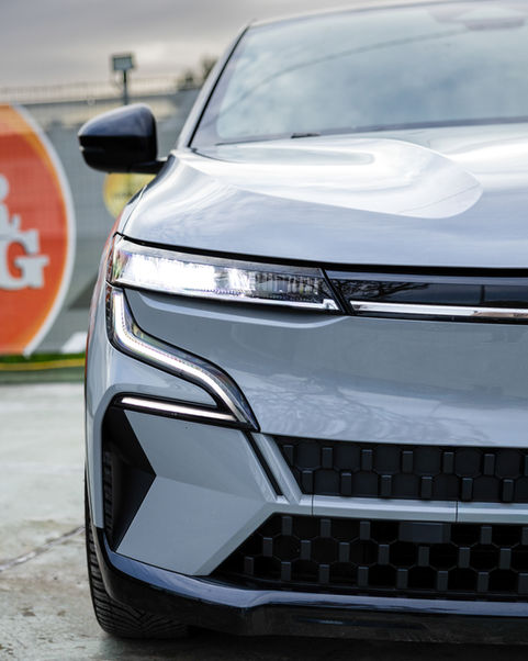Sessão fotográfica de automóvel Renault Megan pormenor das luzes frontais
