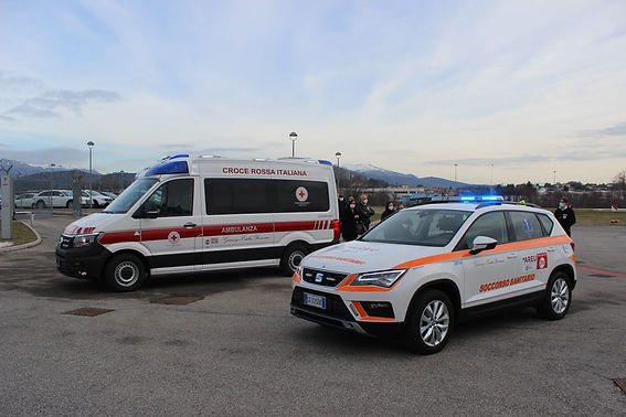 Donazione di un'ambulanza e di un'auto medica