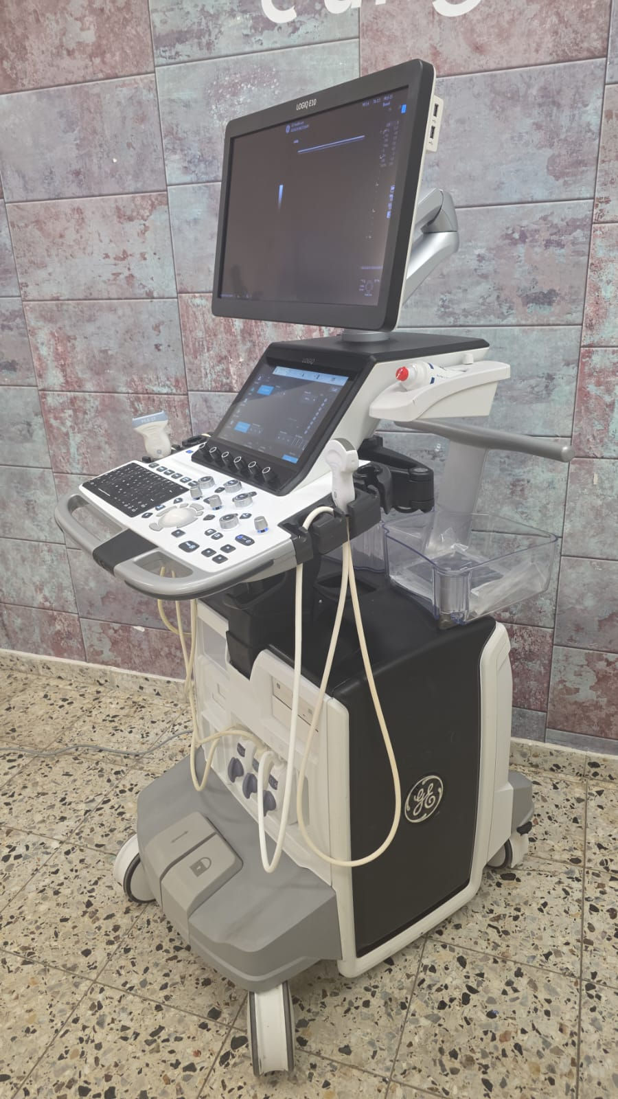 Miniaturbild: GE Logiq E10 Ultraschallgerät inklusiv drei Sonden, Baujahr 2020