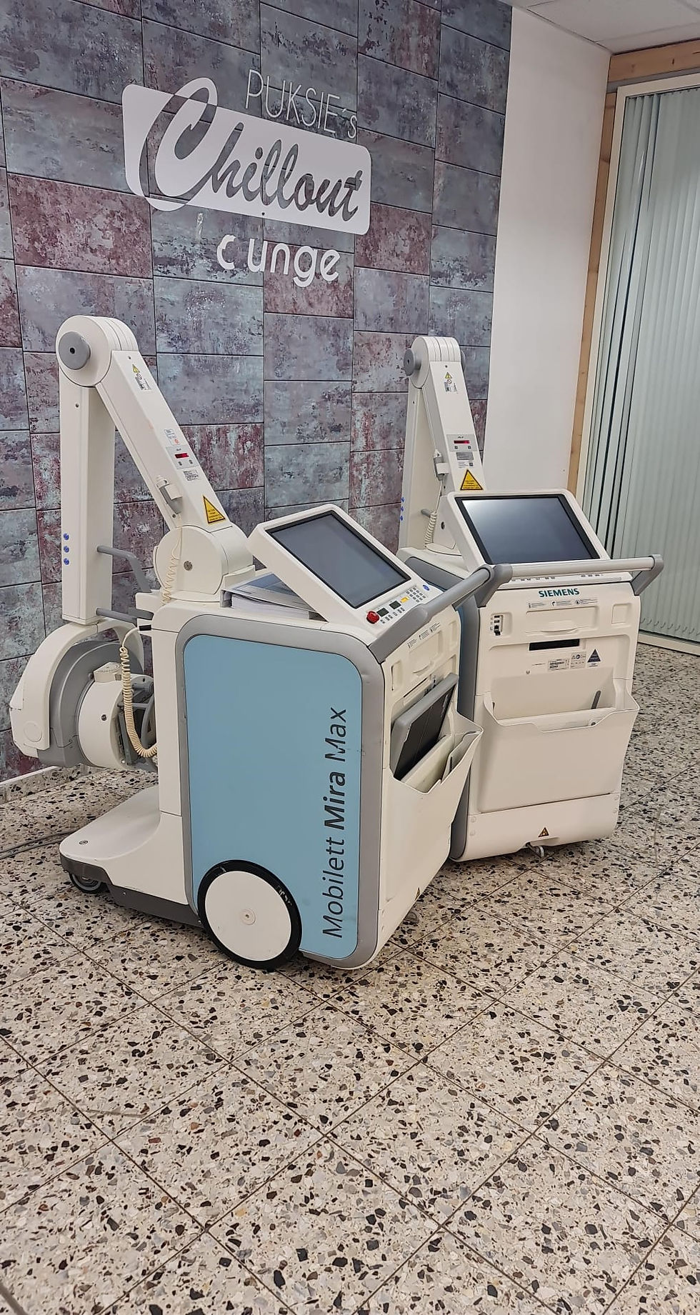 Thumbnail: Mobilett Mira Max Mobile Digital X-Ray Machine