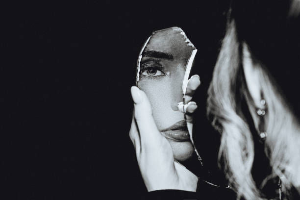 mirror scrying and divination, reflection, how to use a black mirror