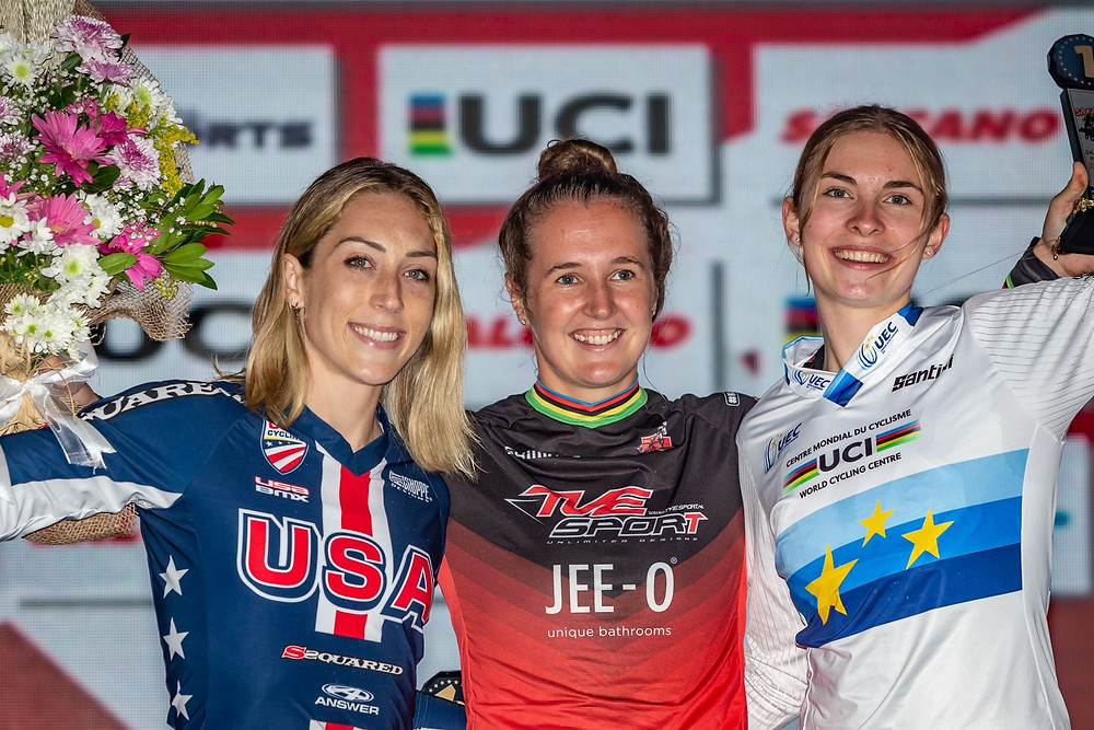 Zoe Claessens monte sur la 2ème marche du podium
