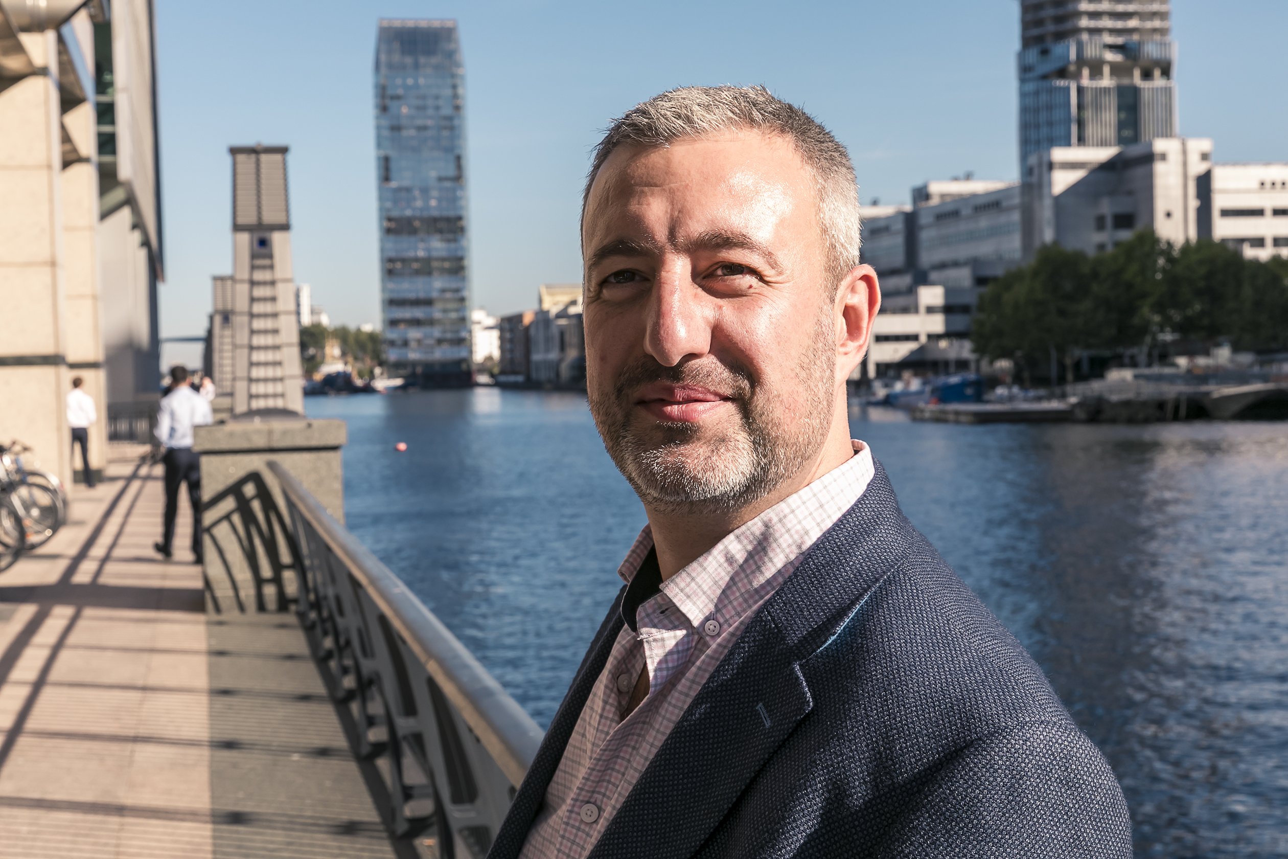 Writer: Simon Maurer