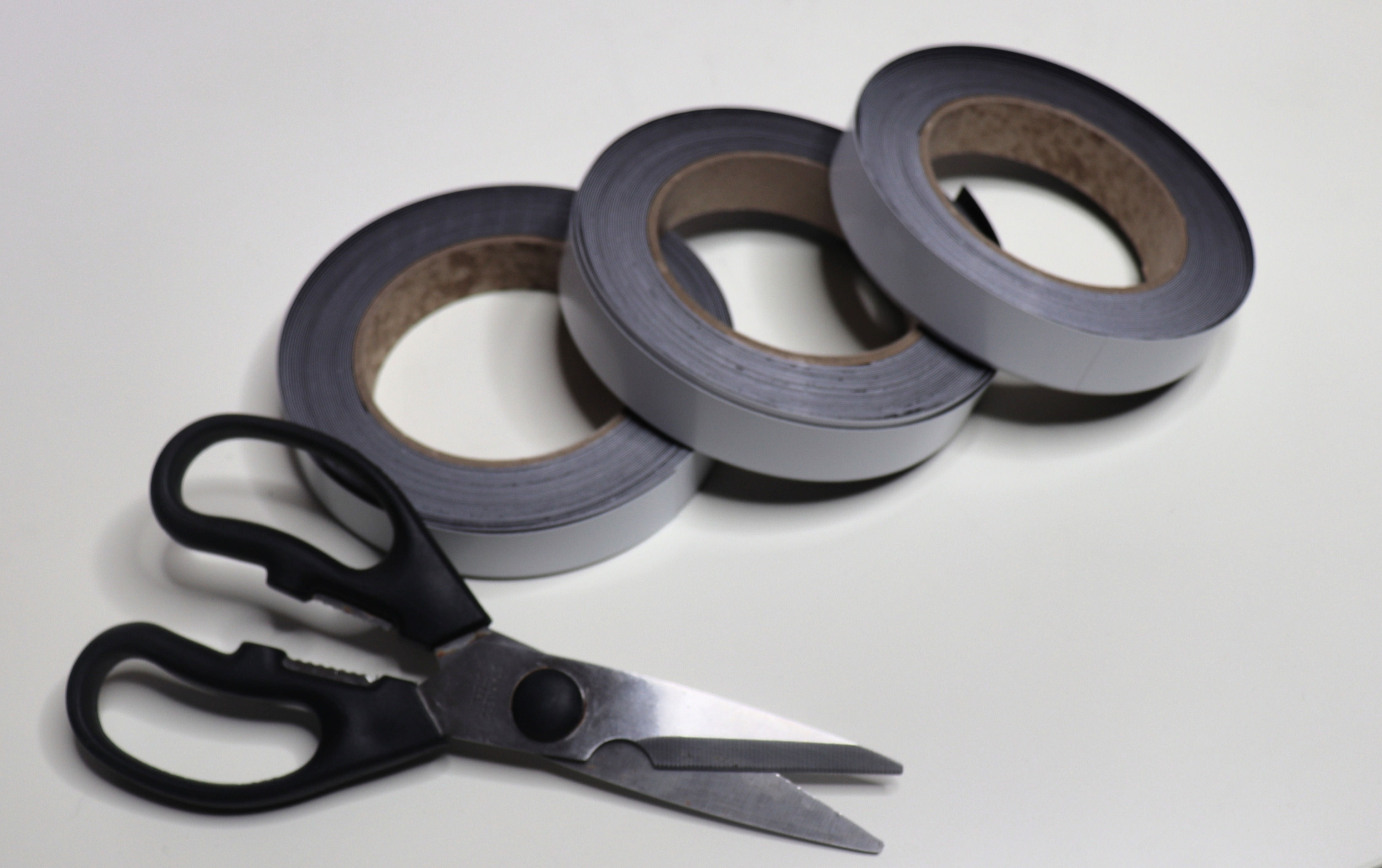 Gloss White faced Magnetic Roll 20mm x 10M 