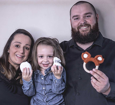 shooting studio famille - parents avec une petite fille