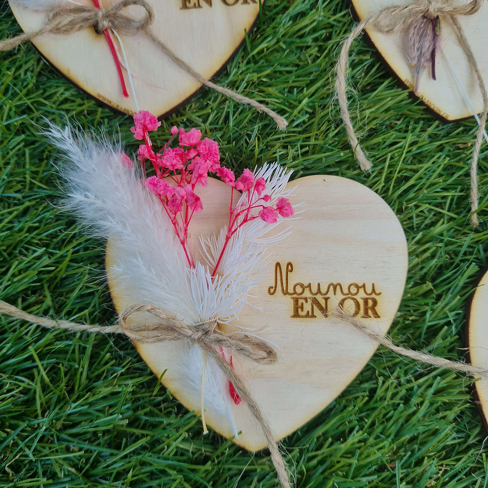 Thumbnail: Marque-place bois "Nouveaux Enor" décoré