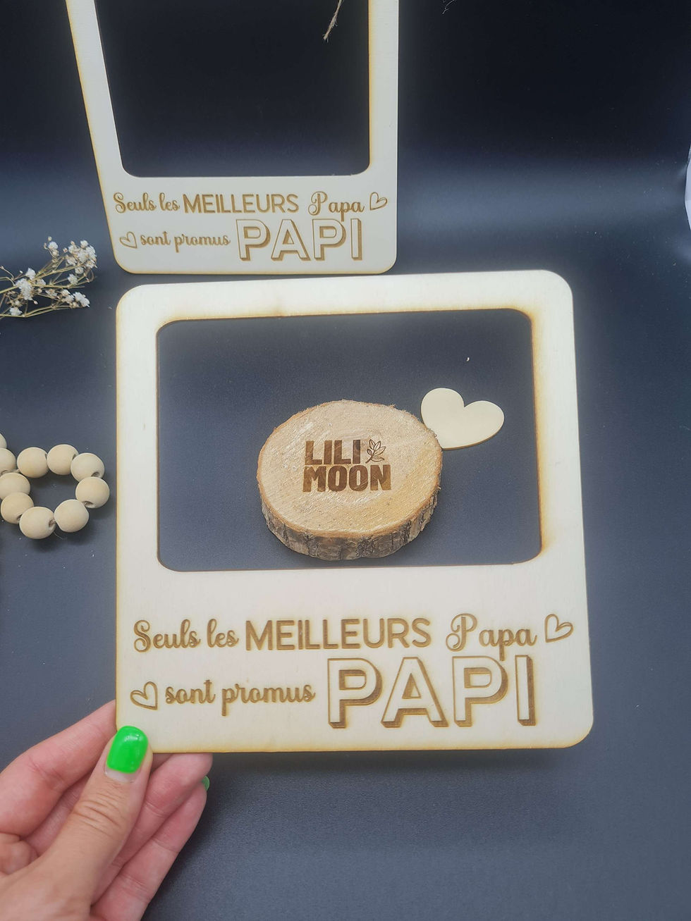 Thumbnail: Cadre photo en bois gravé "Pour le meilleur papa" Lili Moon