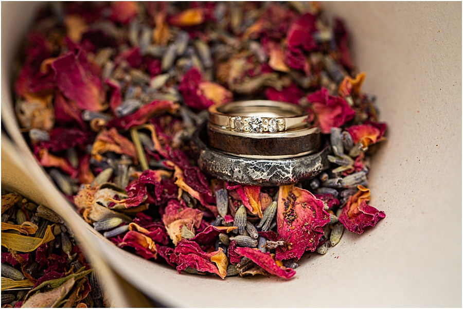 wedding rings in potpourri