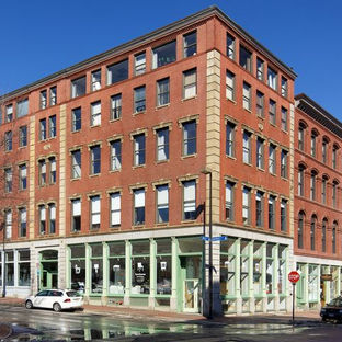 National clothing retailer lands in Old Port