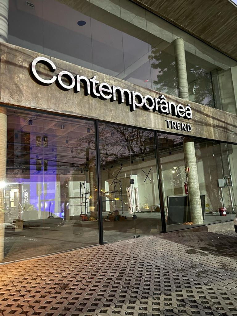 letreiro tipo caixa com iluminação interna