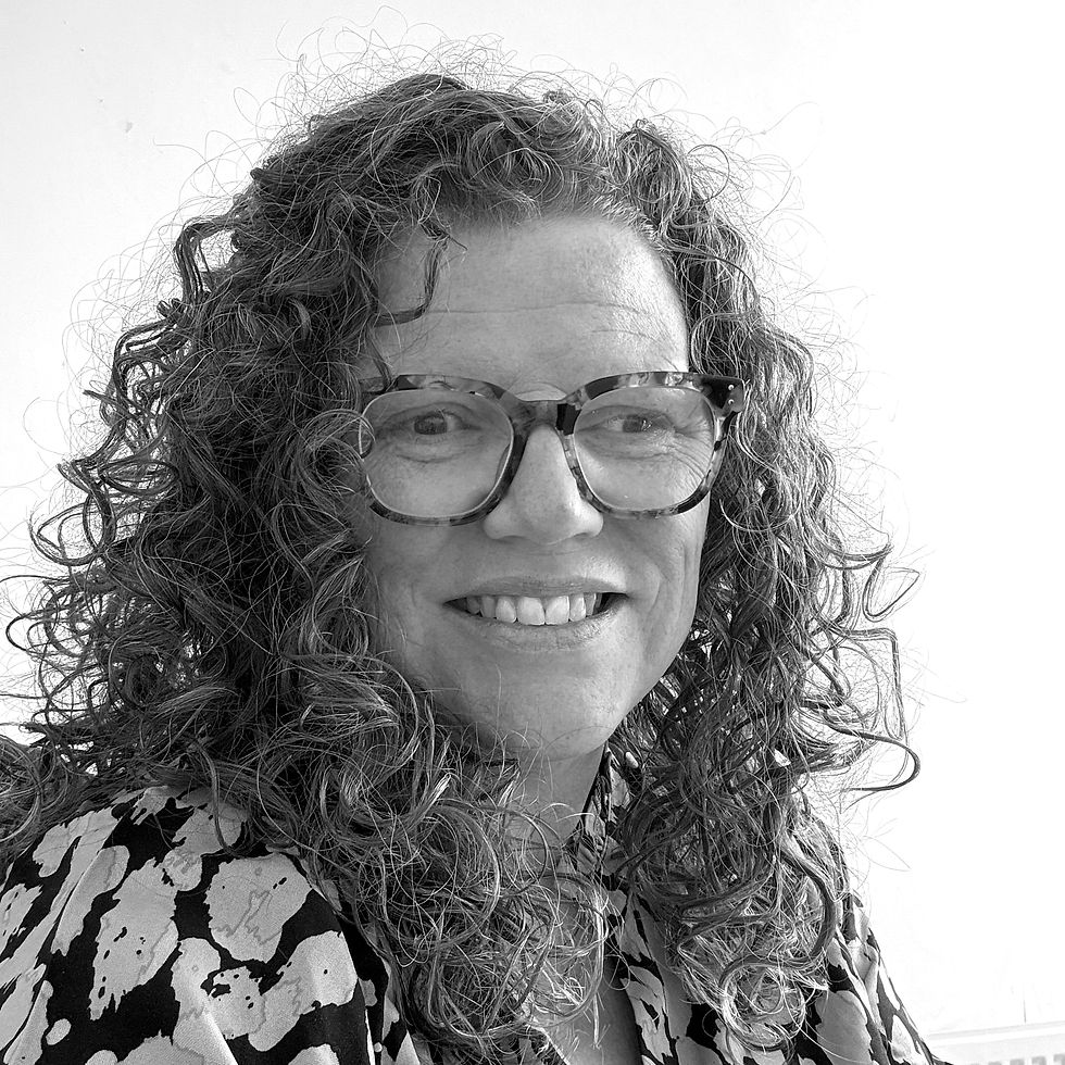 lt-headshot (1)_edited.jpg