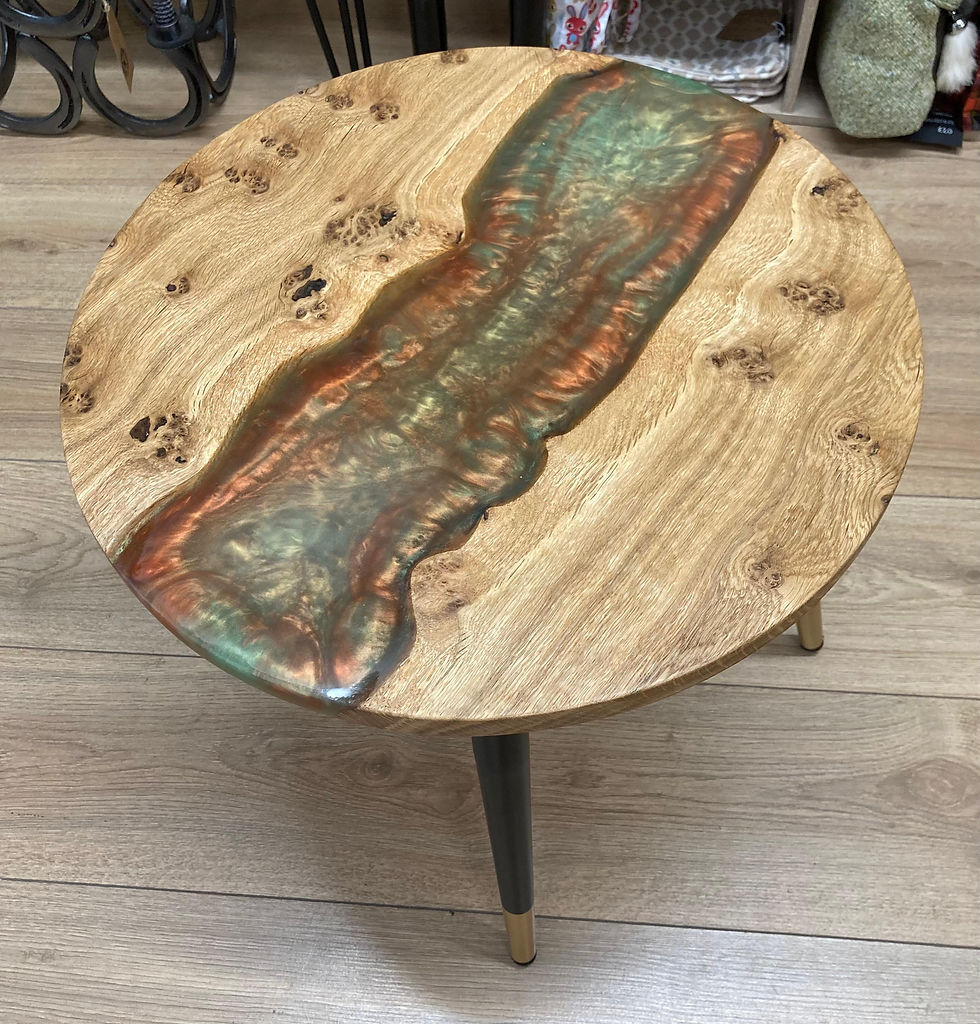 Thumbnail: Burr Oak and Resin Table