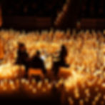 concerto à luz das velas num auditório. candlelight concert in an auditorium