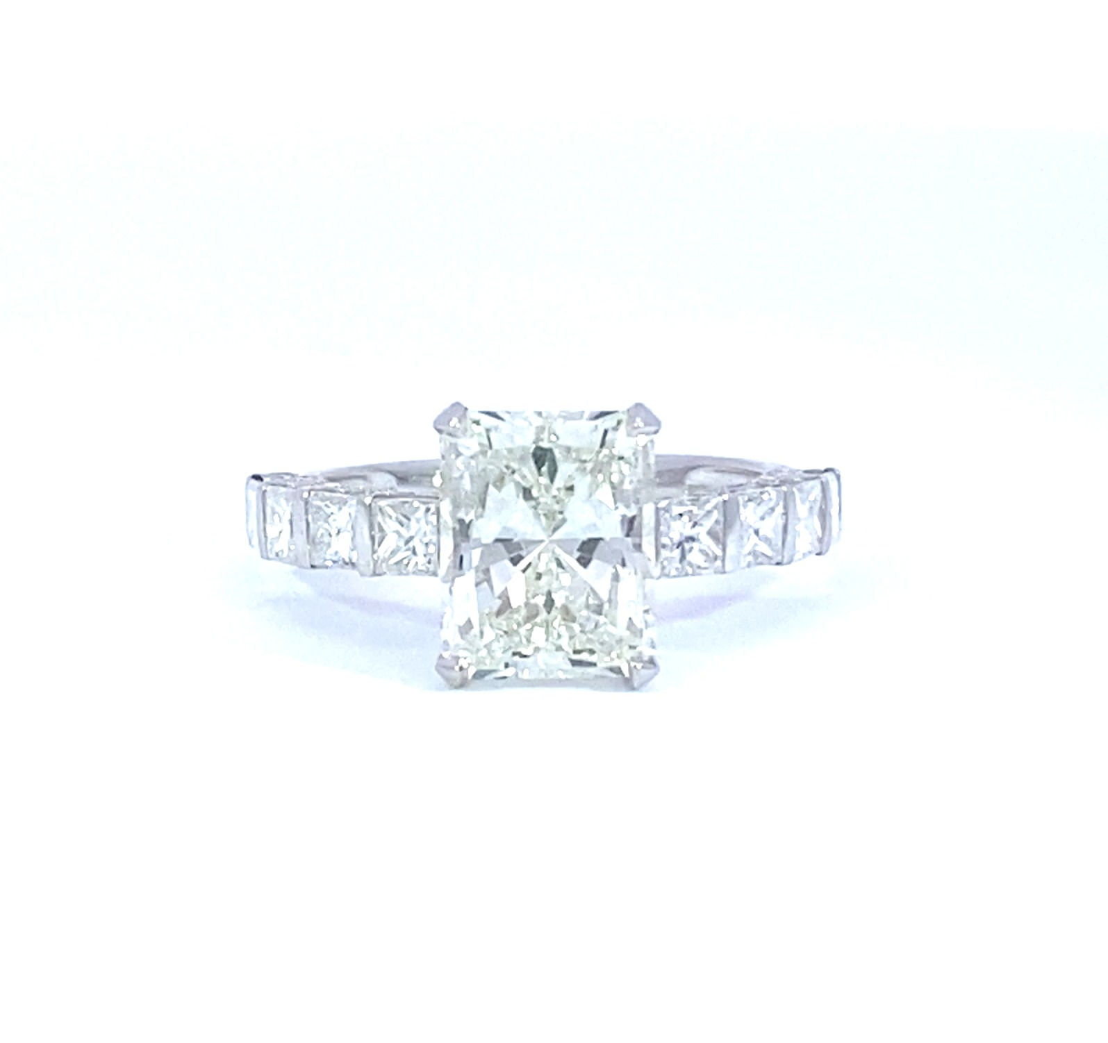 HRD Engagement Ring 3.00 Carat Radiant Cut