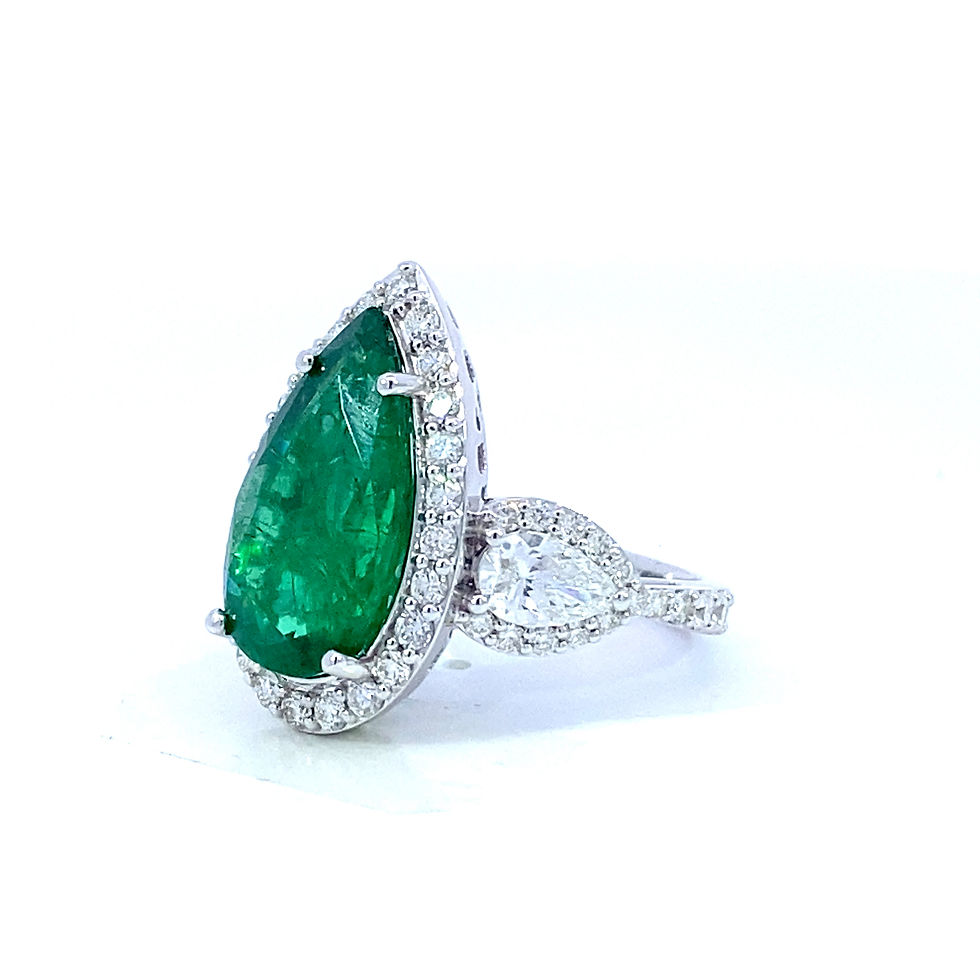 Thumbnail: 7.00 Carats Natural Emerald & Natural Diamond Set In 18K White Gold