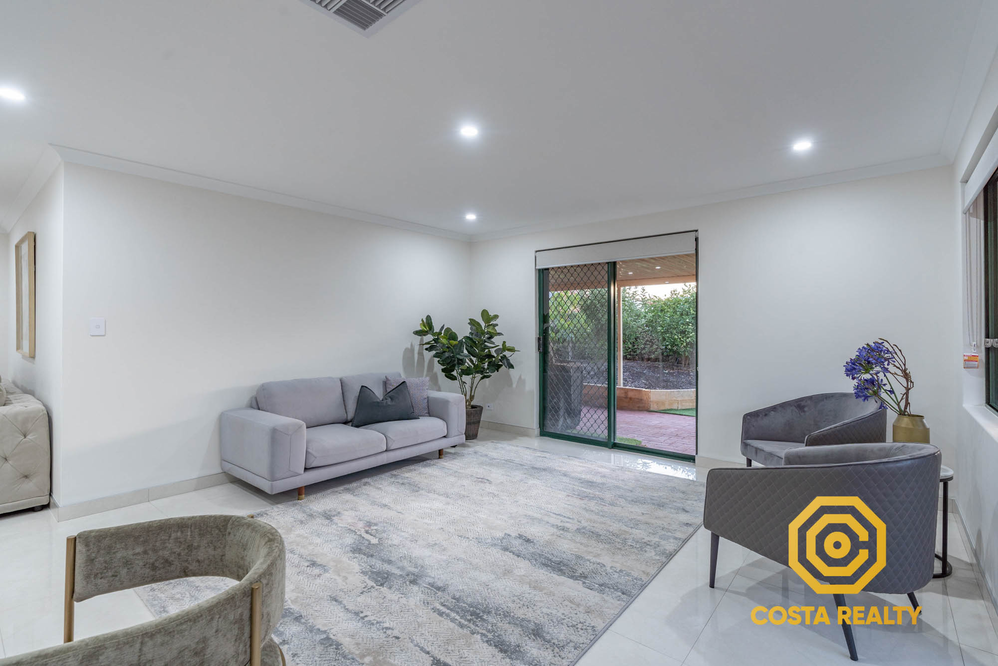 12 Marich Cove, Atwell - Thumbnail 2